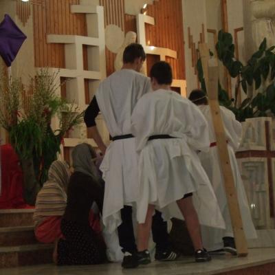 4 aprilie: Bacău: Calea crucii în variantă scenică