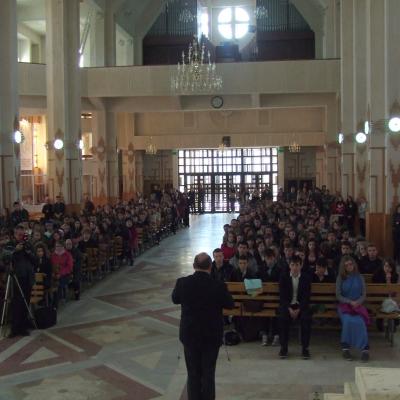 4 aprilie: Bacău: Calea crucii în variantă scenică