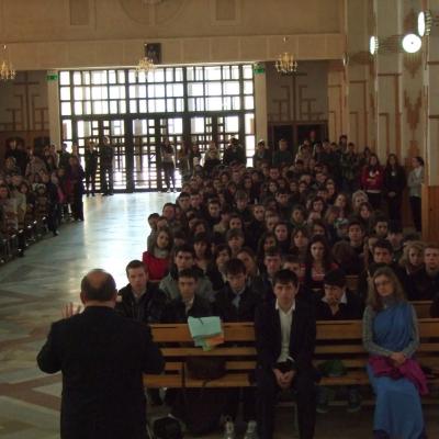 4 aprilie: Bacău: Calea crucii în variantă scenică