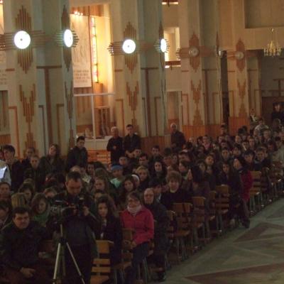 4 aprilie: Bacău: Calea crucii în variantă scenică