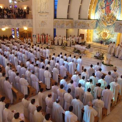 5 aprilie: Iaşi: Liturghia crismei