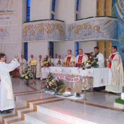 5 aprilie: Iaşi: Liturghia crismei