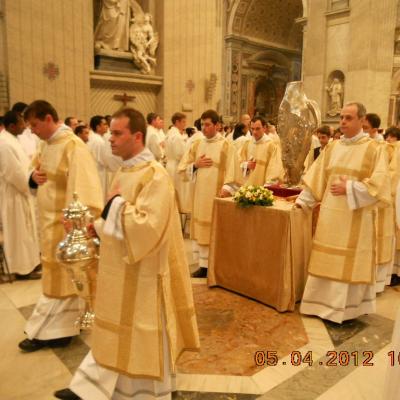 5 aprilie: Vatican: Liturghia crismei împreună cu Sfântul Părinte