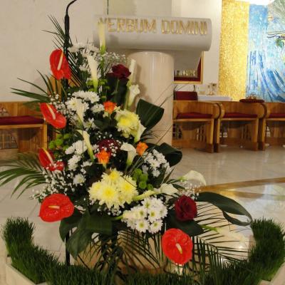 7-8 aprilie: Iaşi: Învierea Domnului sărbătorită în catedrala "Sfânta Fecioară Maria, Regină"