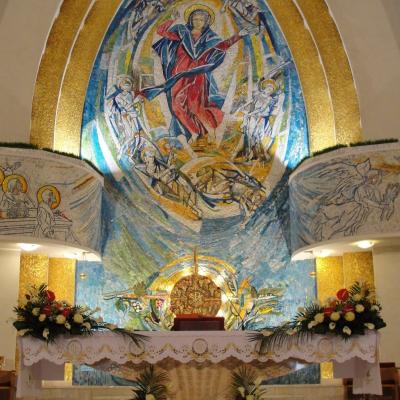7-8 aprilie: Iaşi: Învierea Domnului sărbătorită în catedrala "Sfânta Fecioară Maria, Regină"