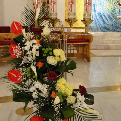 7-8 aprilie: Iaşi: Învierea Domnului sărbătorită în catedrala "Sfânta Fecioară Maria, Regină"