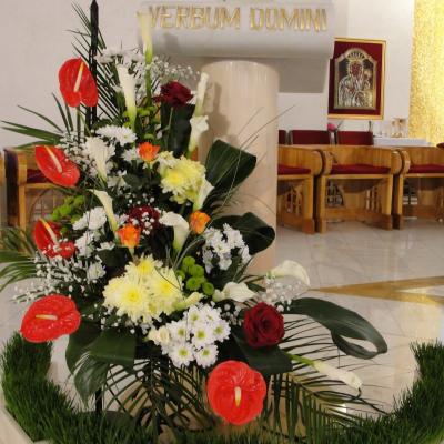 7-8 aprilie: Iaşi: Învierea Domnului sărbătorită în catedrala "Sfânta Fecioară Maria, Regină"