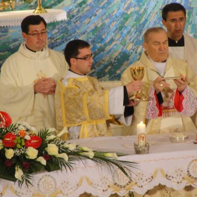 7-8 aprilie: Iaşi: Învierea Domnului sărbătorită în catedrala "Sfânta Fecioară Maria, Regină"