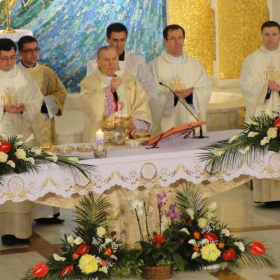 7-8 aprilie: Iaşi: Învierea Domnului sărbătorită în catedrala "Sfânta Fecioară Maria, Regină"