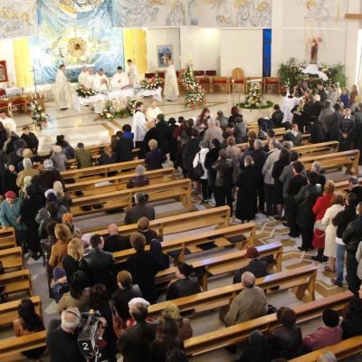 7-8 aprilie: Iaşi: Învierea Domnului sărbătorită în catedrala "Sfânta Fecioară Maria, Regină"