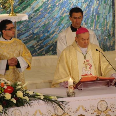 7-8 aprilie: Iaşi: Învierea Domnului sărbătorită în catedrala "Sfânta Fecioară Maria, Regină"