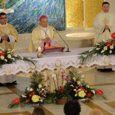 7-8 aprilie: Iaşi: Învierea Domnului sărbătorită în catedrala "Sfânta Fecioară Maria, Regină"