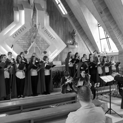 8 aprilie: Iaşi: Concert de Paşte susţinut de grupul vocal-instrumental "Divinis"