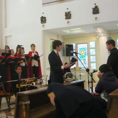 8 aprilie: Iaşi: Concert de Paşte susţinut de grupul vocal-instrumental "Divinis"