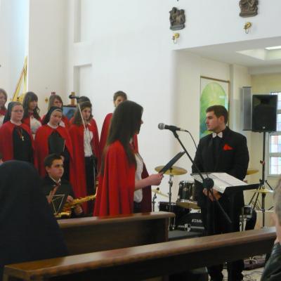 8 aprilie: Iaşi: Concert de Paşte susţinut de grupul vocal-instrumental "Divinis"