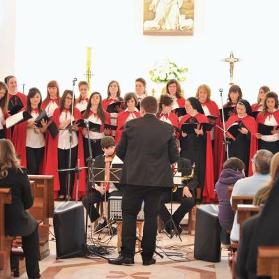 8 aprilie: Iaşi: Concert de Paşte susţinut de grupul vocal-instrumental "Divinis"