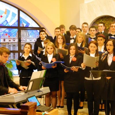 9 aprilie: Iaşi ("Sf. Tereza"): Concert de Paşti: "Isuse înviat, tu m-ai cunoscut!"