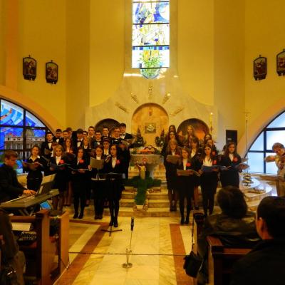 9 aprilie: Iaşi ("Sf. Tereza"): Concert de Paşti: "Isuse înviat, tu m-ai cunoscut!"