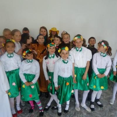 9 aprilie: Galbeni: Scenetă muzicală cu temă pascală