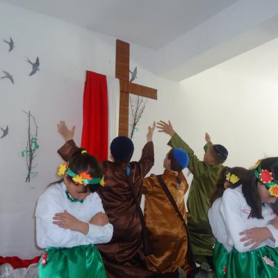 9 aprilie: Galbeni: Scenetă muzicală cu temă pascală