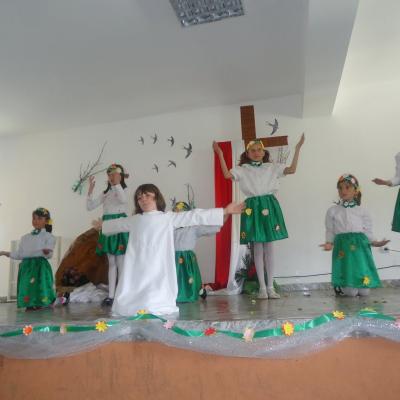 9 aprilie: Galbeni: Scenetă muzicală cu temă pascală