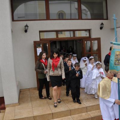 15 aprilie: Luizi-Călugăra: Prima Sfântă Împărtăşanie