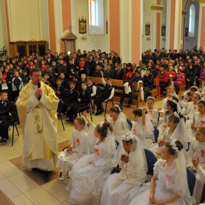 15 aprilie: Luizi-Călugăra: Prima Sfântă Împărtăşanie