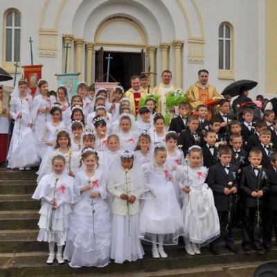 15 aprilie: Luizi-Călugăra: Prima Sfântă Împărtăşanie