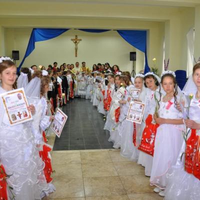 15 aprilie: Luizi-Călugăra: Prima Sfântă Împărtăşanie