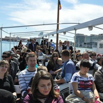 15 aprilie: Barcelona (Lleida): Prima Liturghie în limba română celebrată în bazilica "Sagrada Familia"