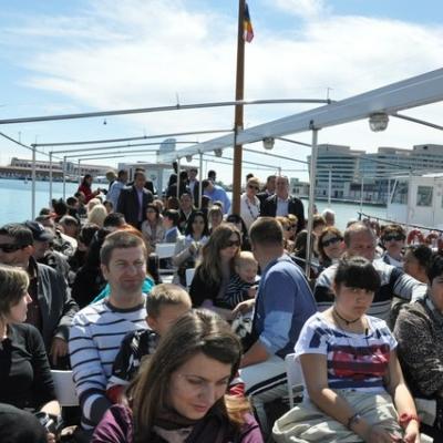 15 aprilie: Barcelona (Lleida): Prima Liturghie în limba română celebrată în bazilica "Sagrada Familia"