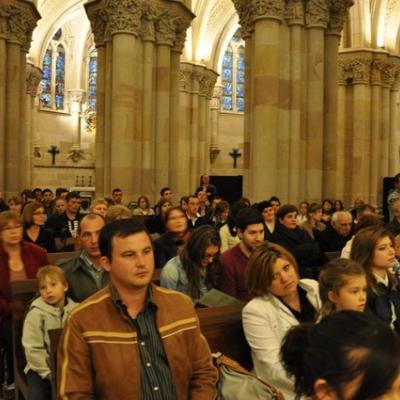 15 aprilie: Barcelona (Lleida): Prima Liturghie în limba română celebrată în bazilica "Sagrada Familia"