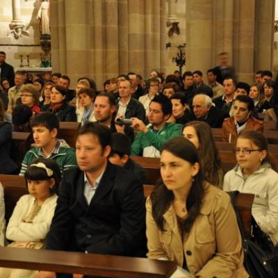 15 aprilie: Barcelona (Lleida): Prima Liturghie în limba română celebrată în bazilica "Sagrada Familia"