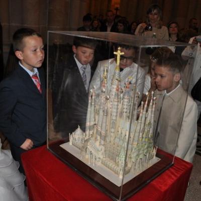 15 aprilie: Barcelona (Lleida): Prima Liturghie în limba română celebrată în bazilica "Sagrada Familia"