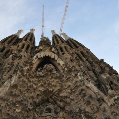 15 aprilie: Barcelona (Lleida): Prima Liturghie în limba română celebrată în bazilica "Sagrada Familia"