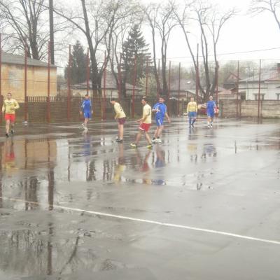 18-20 aprilie: Roman: Turneul interparohial la fotbal