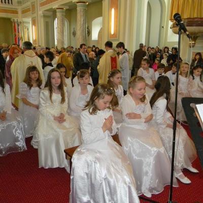 22 aprilie: Suceava: Prima sfântă Împărtăşanie