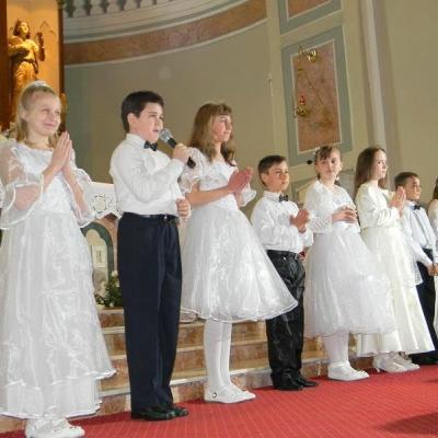 22 aprilie: Suceava: Prima sfântă Împărtăşanie