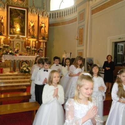 22 aprilie: Suceava: Prima sfântă Împărtăşanie