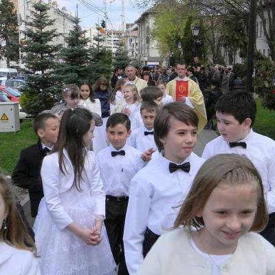 22 aprilie: Suceava: Prima sfântă Împărtăşanie