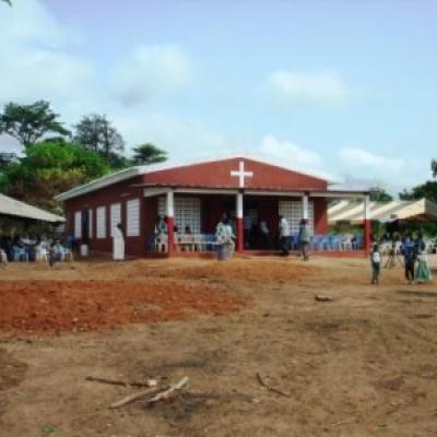 29 aprilie: Djébonoua (Coasta de Fildeş): Sfinţire de capelă