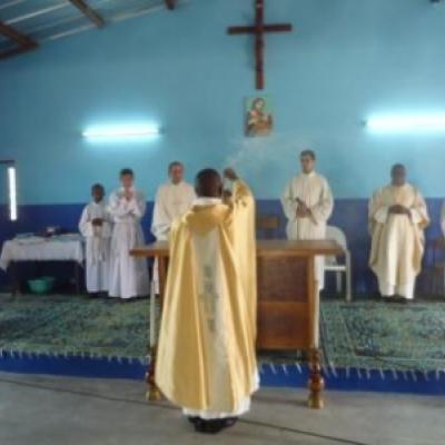 29 aprilie: Djébonoua (Coasta de Fildeş): Sfinţire de capelă