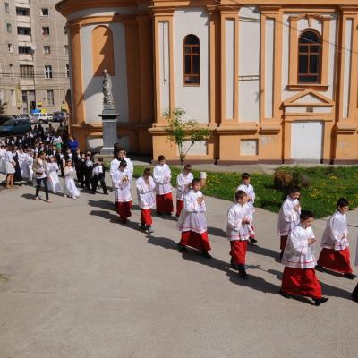 29 aprilie: Bacău "Sfântul Nicolae": Prima Sfântă Împărtăşanie