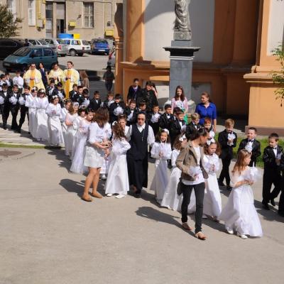 29 aprilie: Bacău "Sfântul Nicolae": Prima Sfântă Împărtăşanie