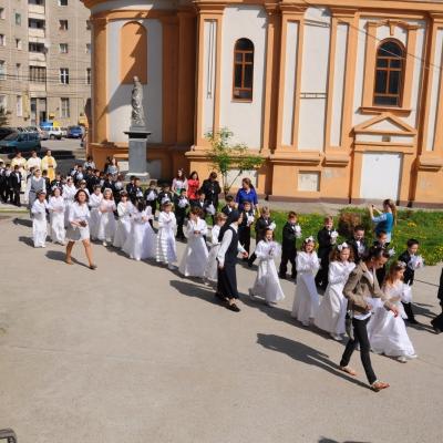 29 aprilie: Bacău "Sfântul Nicolae": Prima Sfântă Împărtăşanie