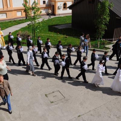 29 aprilie: Bacău "Sfântul Nicolae": Prima Sfântă Împărtăşanie