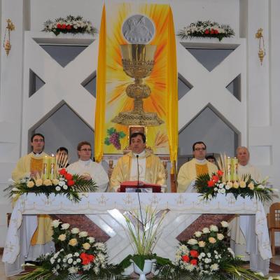 29 aprilie: Bacău "Sfântul Nicolae": Prima Sfântă Împărtăşanie