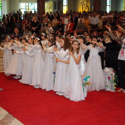 29 aprilie: Bacău "Sfântul Nicolae": Prima Sfântă Împărtăşanie