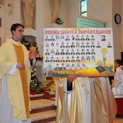 29 aprilie: Bacău "Sfântul Nicolae": Prima Sfântă Împărtăşanie