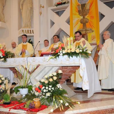 29 aprilie: Bacău "Sfântul Nicolae": Prima Sfântă Împărtăşanie